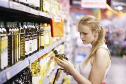 Una mujer en un supermercado en EE UU.