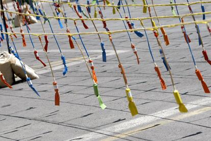 Preparación de la mascleta en la plaza de los Luceros de Alicante.