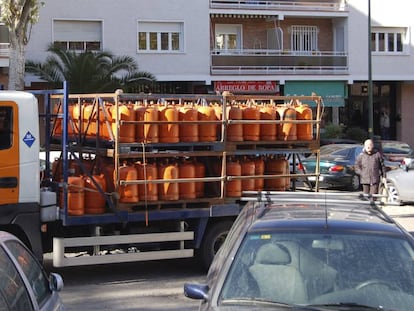 Cami&oacute;n de reparto de gas butano en un barrio madrile&ntilde;o.