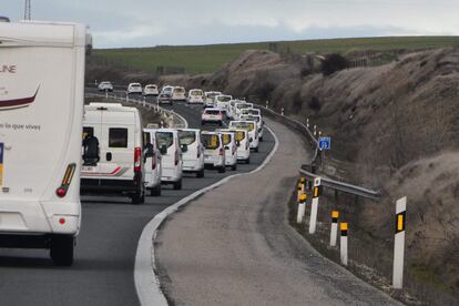 La caravana de taxis camino de Varsovia.