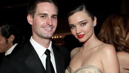 Evan Spiegel (Snapchat)/ Miranda Kerr

El CEO de la app Snapchat tiene una fortuna valorada en 4.800 millones de dólares (según Forbes). El 'Kanye West de los techies' tiene 27 años, proviene de una familia adinerada, dejó Stanford y ahora es uno de los niños mimados de la moda (fue portada de L'Uomo), no sin antes protagonizar polémicas por los mails sexistas que envío en su etapa en la fraternidad universitaria. Está prometido con Miranda Kerr.