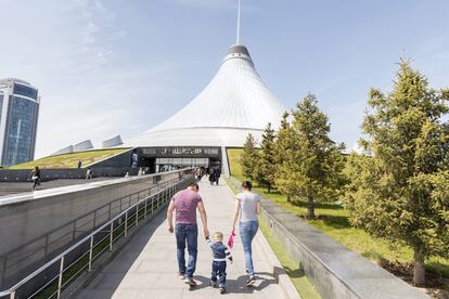 Centro comercial Khan Shatyr, obra de Norman Foster