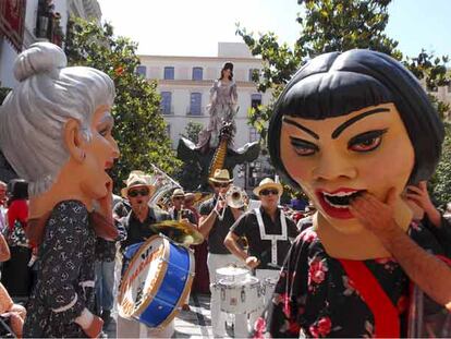 Los cabezudos recorren las calles de Granada en las Fiestas del Corpus 2008