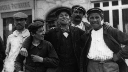Fotografía de jóvenes apaches.