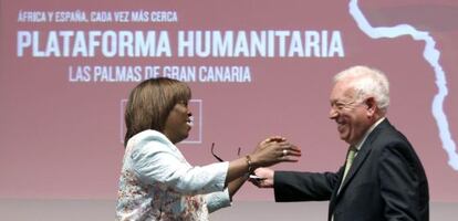 Ertharin Cousin, del PAM, y José Manuel García-Margallo, ministro de Exteriores, este martes en Las Palmas de Gran Canaria.