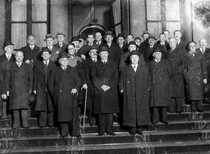 Foto de familia del segundo Gobierno de Léon Blum, en 1938.