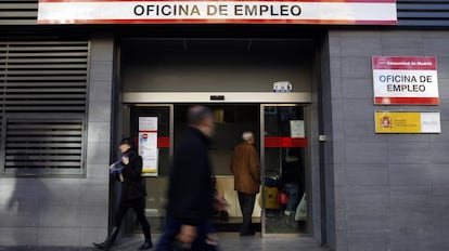 An unemployment office in the Madrid region.