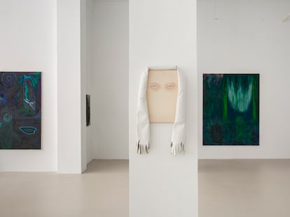 Vista de la exposición 'Lo Otro Maravilloso. Nora Aurrekoetxea Etxebarria, Sarah Bechter, Michael & Chiyan Ho', en Intersticio.
y Augusta Lardy