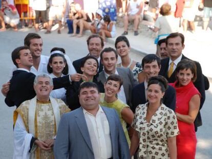 Los protagonistas de la serie 'La alquería blanca'.