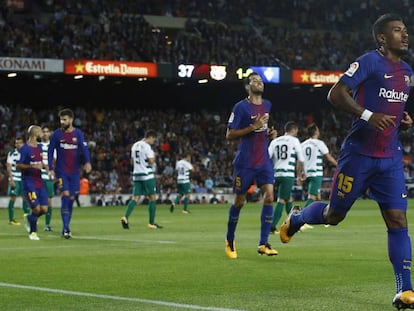 Paulinho celebra el segundo gol del Barça ante el Eibar.