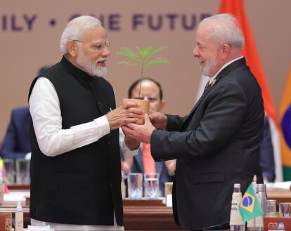 El primer ministro indio Narendra Modi junto al presidente brasileño Luiz Inacio Lula da Silva durante el cierre de la cumbre del G20 celebrada en Nueva Delhi.