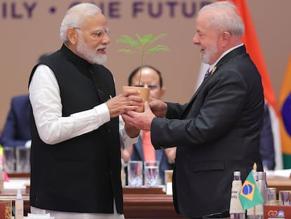 El primer ministro indio Narendra Modi junto al presidente brasileño Luiz Inacio Lula da Silva durante el cierre de la cumbre del G20 celebrada en Nueva Delhi.