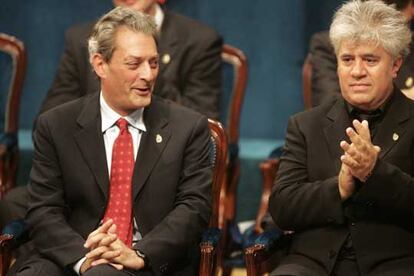 Paul Auster y Pedro Almodóvar han sido dos de los premiados más requeridos por la prensa en Oviedo.