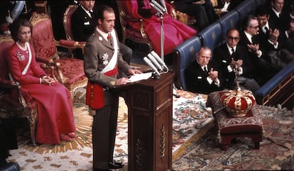 Juan Carlos I, en la ceremonia de su coronación, el 22 de noviembre de 1975.