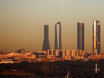 Las Cuatro Torres de Madrid. A la derecha, la Torre Cepsa