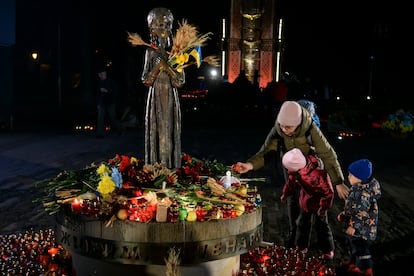 Ceremonia en 2021 en el monumento que conmemora el Holodomor, la hambruna provocada por Stalin entre 1932 y 1933.