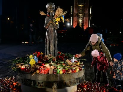Ceremonia en 2021 en el monumento que conmemora el Holodomor, la hambruna provocada por Stalin entre 1932 y 1933.