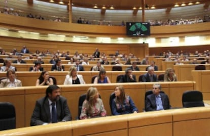 La bancada socialista, con los ministros en primera fila, en el pleno