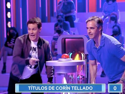 Christian Gálvez (izquierda), junto al concursante Paco de Benito en una promoción de 'Alta tensión'.