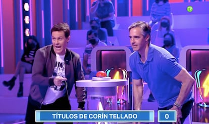 Christian Gálvez (izquierda), junto al concursante Paco de Benito en una promoción de 'Alta tensión'.