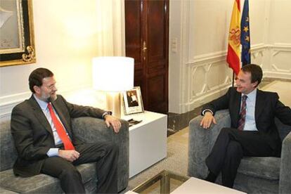 Mariano Rajoy y José Luis Rodríguez Zapatero, durante su reunión en La Moncloa.