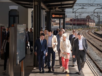 Visita del presidente Pere Aragonès con los responsables de Adif y Renfe a la estación de Gavà, en mayo de 2023.
