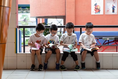 Alumnos de una escuela de Wuhan el 1 de septiembre.