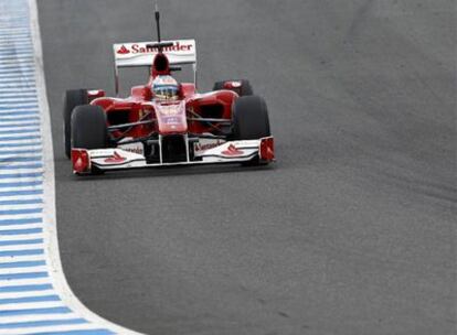 Alonso, durante los entrenamientos de Jerez.