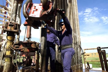 Trabajadores de Pemex en instalaciones del grupo en Tabasco (México)