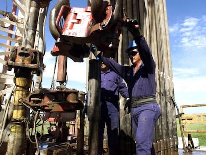 Trabajadores de Pemex en instalaciones del grupo en Tabasco (México)