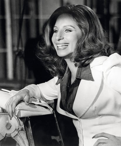 Una sonriente Barbra Streisand en The way we were (1973) puede acabar en malas condiciones por el bruxismo.