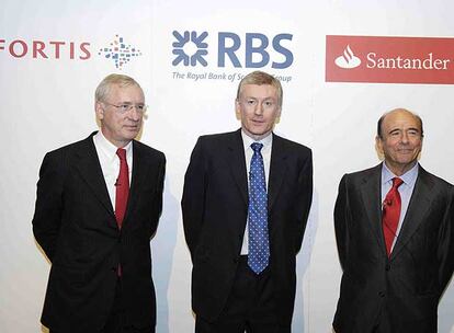 De izquierda a derecha, Jean Paul Votron (Fortis), Fred Goodwin (RBS) y Emilio Botín (Banco Santander).