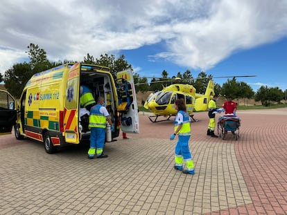 Efectivos de Emergencias 112 Comunidad de Madrid, este jueves en el parque Carlota Bustelo de Parla.