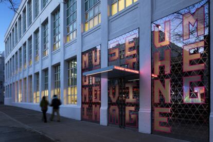 Fachada del nuevo Museo de la Imagen, en el barrio de Astoria, en Nueva York.