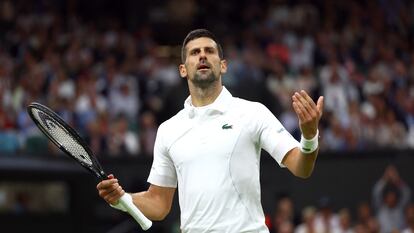 Djokovic, durante el partido del lunes contra Rune en la central de Wimbledon.
