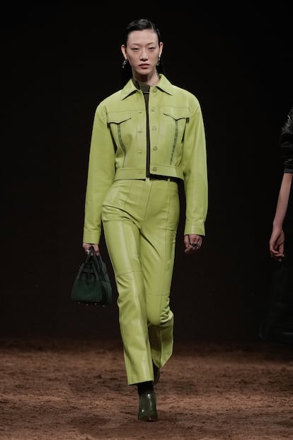 Una modelo en el desfile de Hermés otoño-invierno 2025/2026.