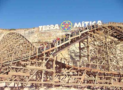 La montaña rusa del parque temático Terra Mítica, en Benidorm.