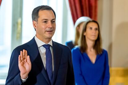 Alexander De Croo presta juramento como primer ministro de Bélgica ante al rey Felipe el pasado jueves.