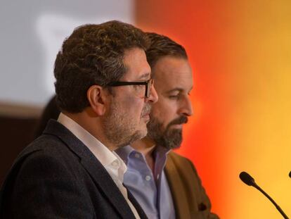 Rueda de prensa en Sevilla del presidente de Vox, Santiago Abascal, y el candidato a la presidencia de la Junta, Francisco Serrano. 