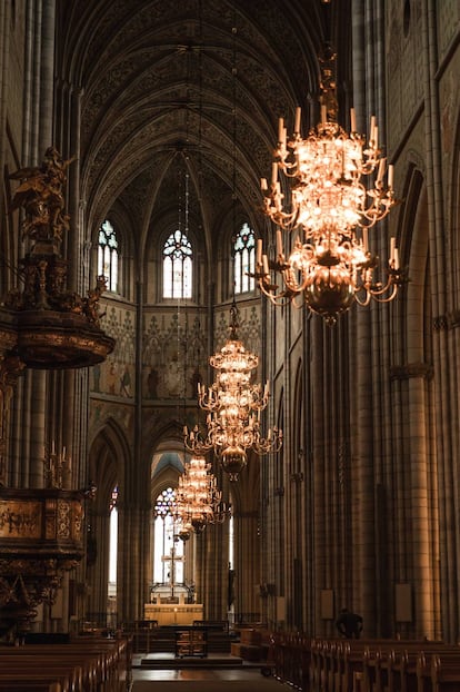 De estilo gótico, la catedral de Upsala, construida en torno a 1270, es la más grande del norte de Europa. En ella está enterrado el rey Gustavo I.