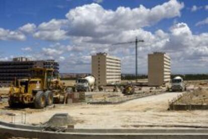 Una vista de las obras del nuevo barrio residencial de Arcosur, en Zaragoza.