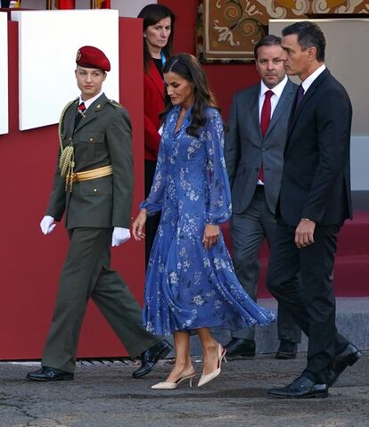 La princesa Leonor, la Reina y Pedro Sánchez.