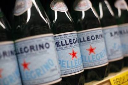 Botellas de agua San Pellegrino.