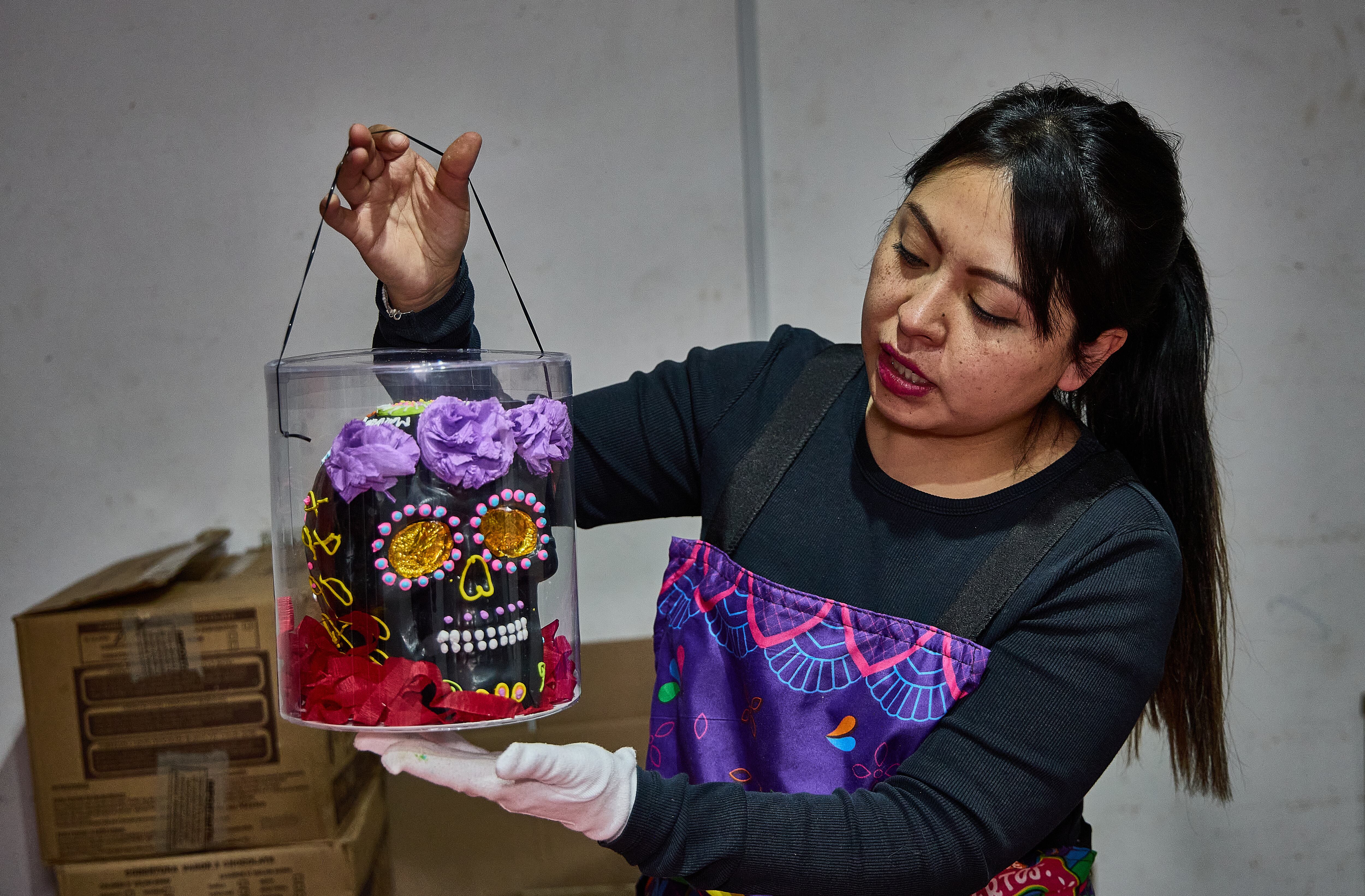 40.000 calaveritas de chocolate para Día de muertos: la familia Pizá reinventa el oficio de los típicos cráneos para la ofrenda