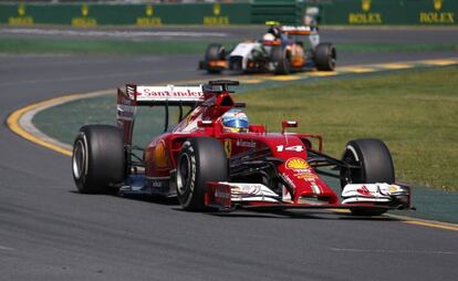 Fernando Alonso durante una jornada de entrenamientos en el circuito de Albert Park, escenario del GP de Australia.