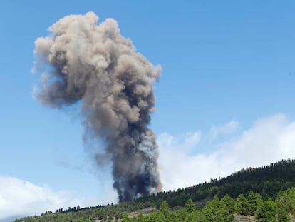 Enaire activa el protocolo de cenizas sin que haya zonas de exclusión por la erupción del volcán en La Palma