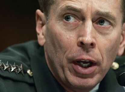 El general Petraeus, en una comparecencia en mayo ante el Comité de Servicios Armados del Senado.