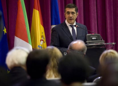 El <b><i>lehendakari</i>, Patxi López, durante su intervención ayer en la Conferencia Internacional sobre Víctimas del Terrorismo.</b>