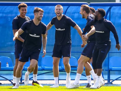 Los jugadores de Inglaterra en el entrenamiento de este viernes.