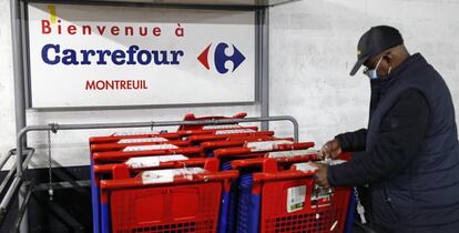 Imagende un supermercado Carrefour en París.